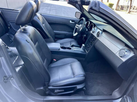 2006 Ford Mustang V6 Standard