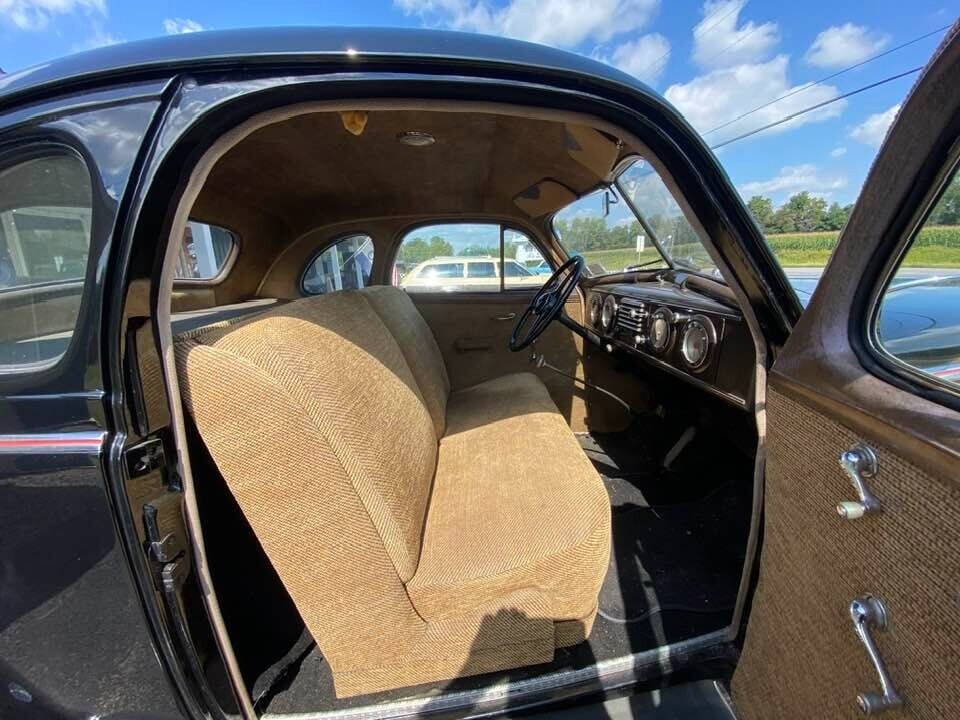 1937 Oldsmobile Cutlass 32