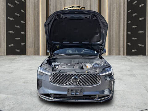 2025 Volvo XC90 T8 Ultra Bright Theme 6P