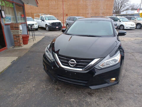 2018 Nissan Altima for sale at Best Deal Motors in Saint Charles MO