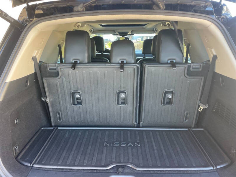 2022 Nissan Pathfinder SL