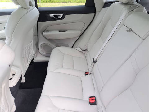 2024 Volvo XC60 B5 Core Dark Theme