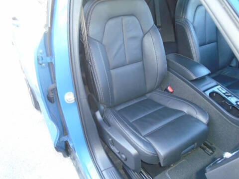 2024 Volvo XC40 B5 Plus Dark Theme