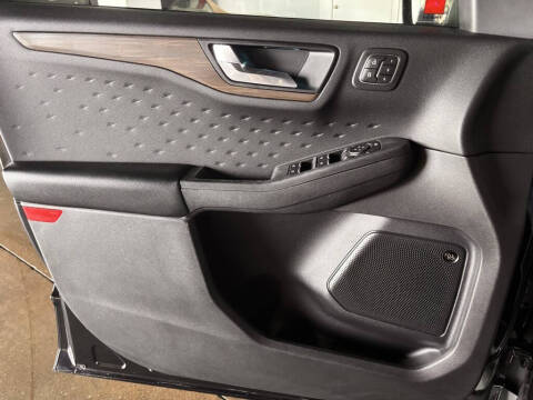 2020 Ford Escape Hybrid Titanium