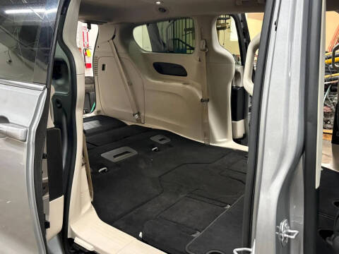2017 Chrysler Pacifica Touring-L Plus