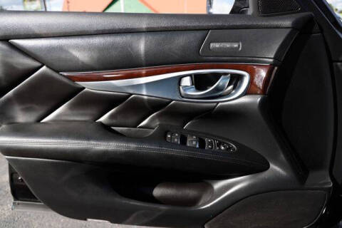 2017 Infiniti Q70 3.7