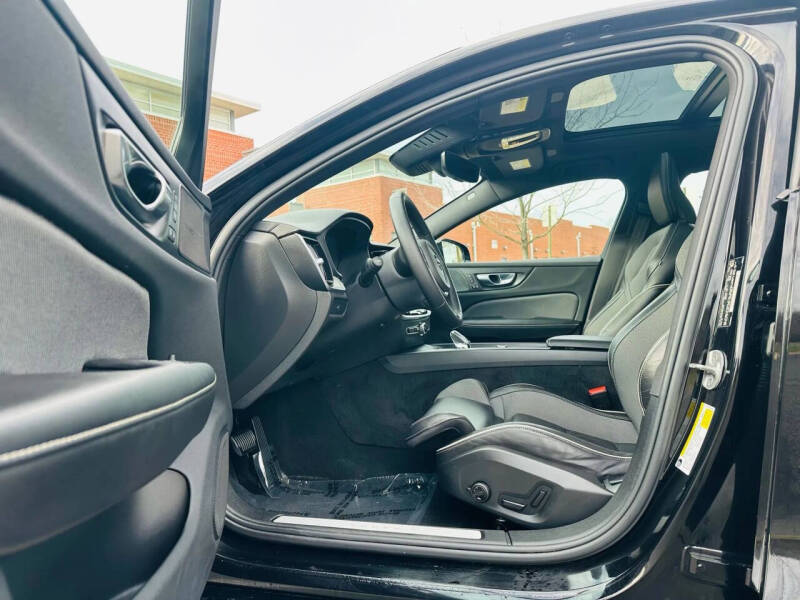 2023 Volvo S60 B5 Ultimate Black Edition