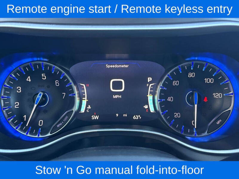 2027 Chrysler Pacifica Select