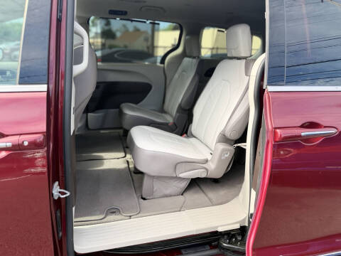 2017 Chrysler Pacifica Touring-L