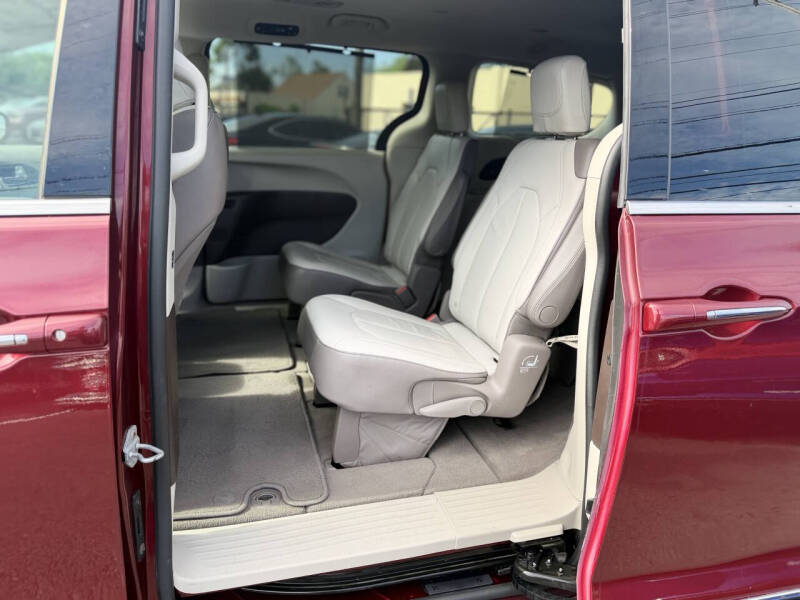 2017 Chrysler Pacifica Touring-L