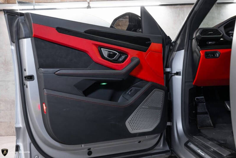 2023 Lamborghini Urus S