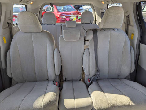 2014 Toyota Sienna LE 8-Passenger