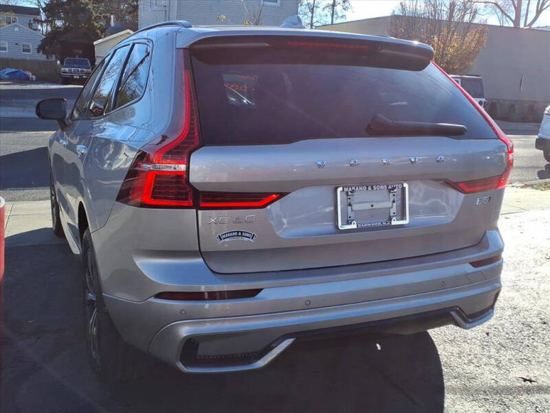 2025 Volvo XC60 B5 Core Dark Theme