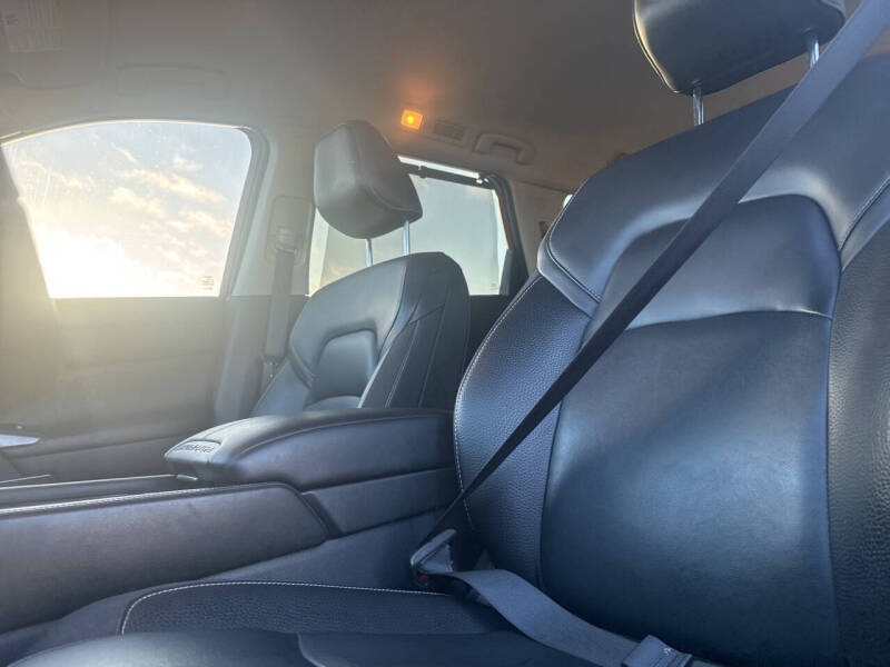 2022 Nissan Pathfinder SL