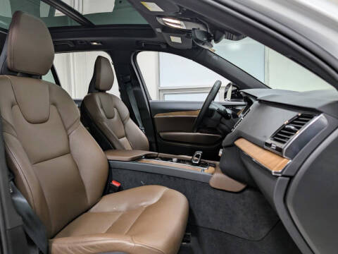 2023 Volvo XC90 Recharge T8 Plus Dark Theme