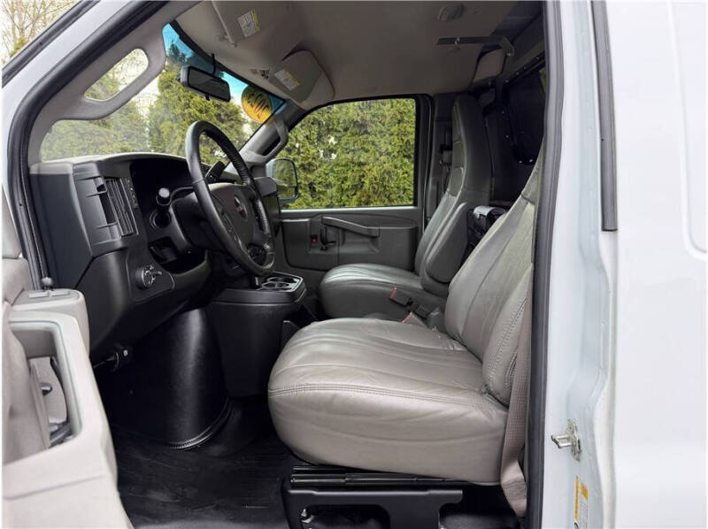 2023 GMC Savana 2500