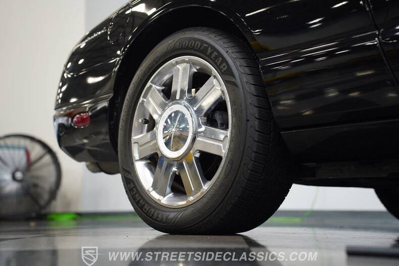 2005 Ford Thunderbird Deluxe