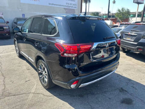 2017 Mitsubishi Outlander ES
