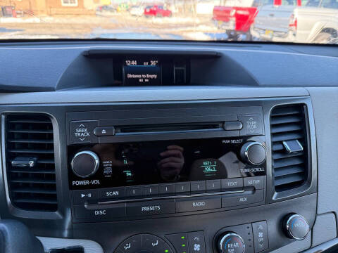 2012 Toyota Sienna LE 8-Passenger