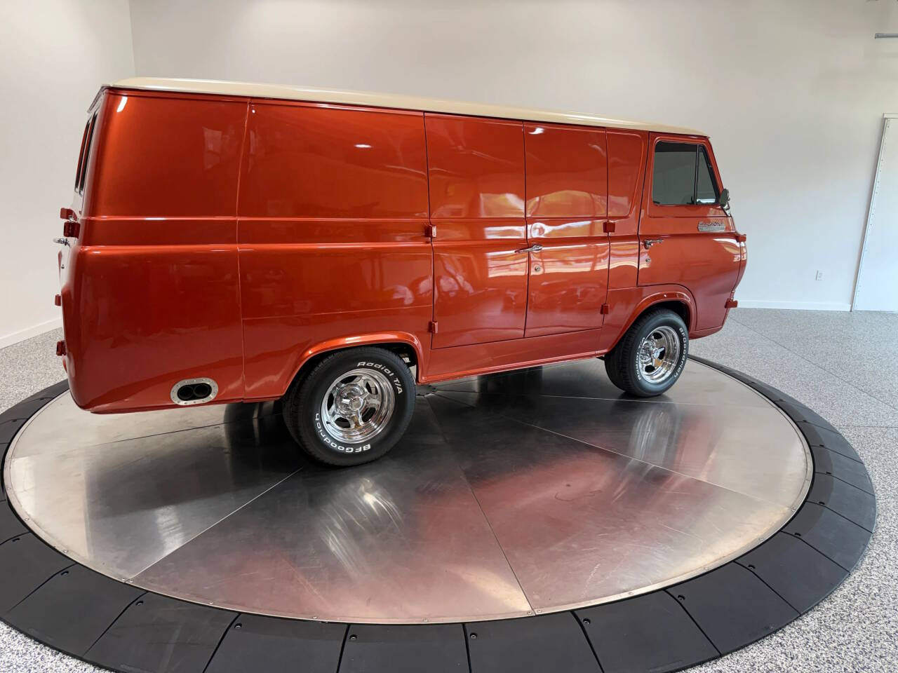 1966 Ford Econoline Supervan 10