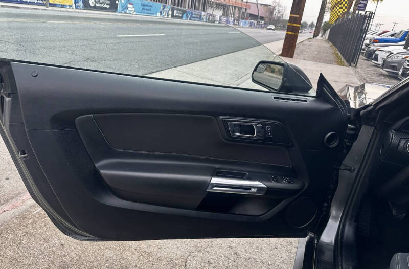 2016 Ford Mustang V6