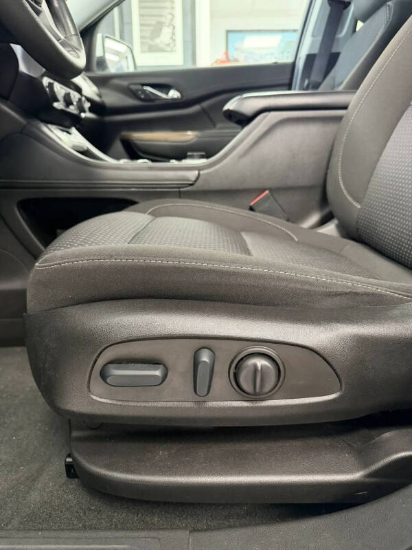 2022 GMC Acadia SLE