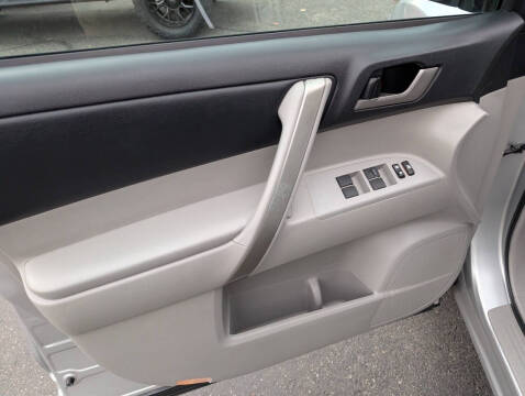 2013 Toyota Highlander SE