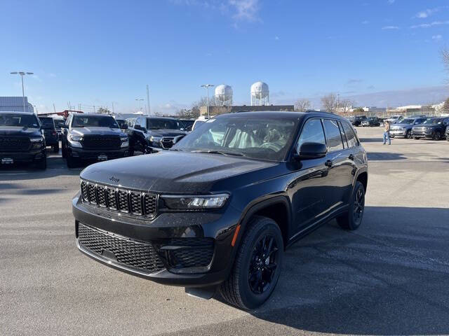 2025 Jeep Grand Cherokee for sale at Sam Leman Chrysler Jeep Dodge of Peoria in Peoria IL