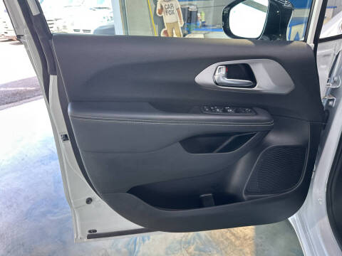 2024 Chrysler Pacifica Touring