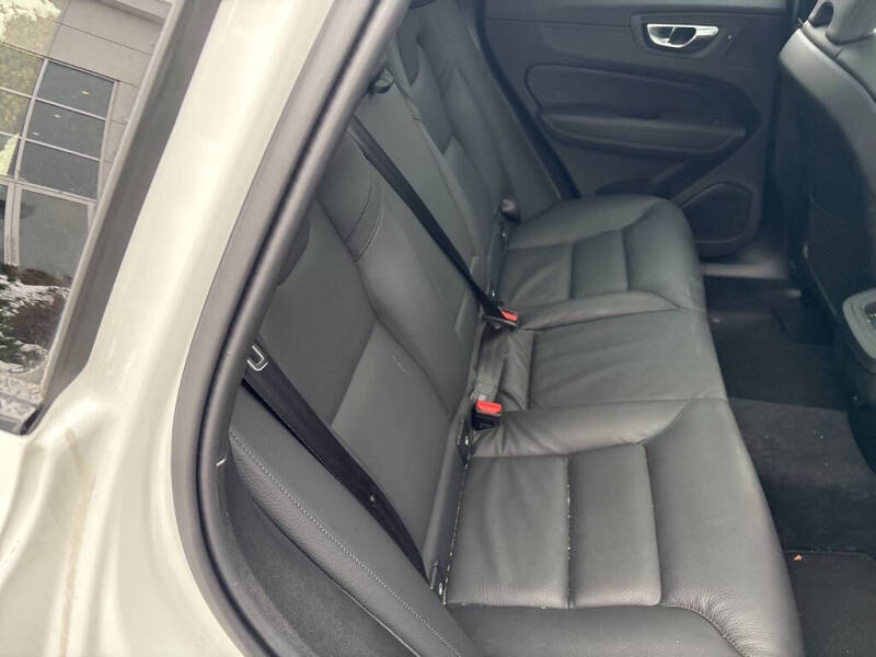 2025 Volvo XC60 B5 Plus Dark Theme