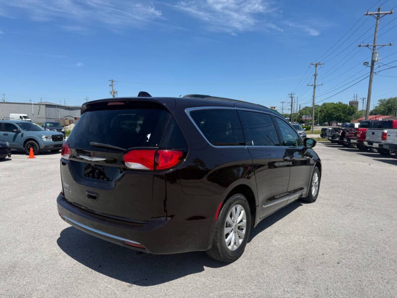 2017 Chrysler Pacifica Touring Plus