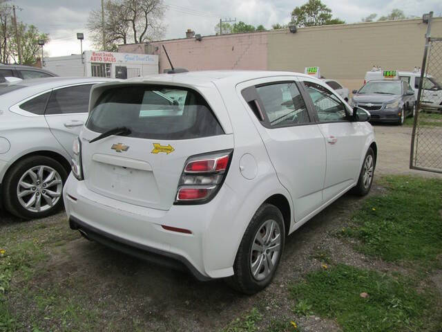 2017 Chevrolet Sonic LT - Photo 7