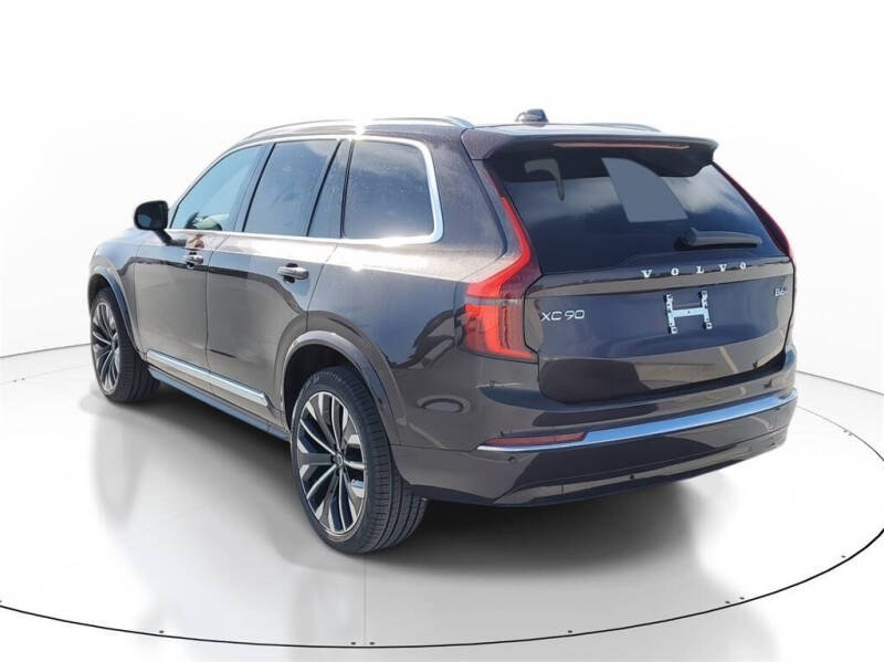 2025 Volvo XC90 B6 Core Bright Theme