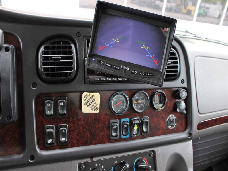 2021 Freightliner M2 106