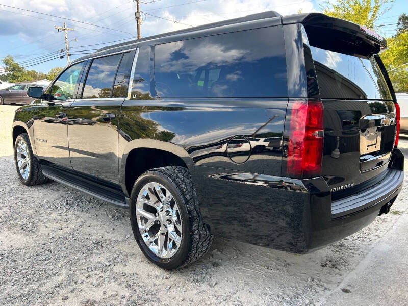 2019 Chevrolet Suburban LT photo 4