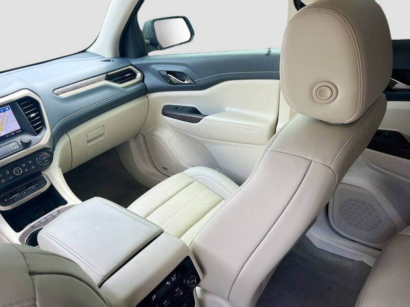 2022 GMC Acadia Denali