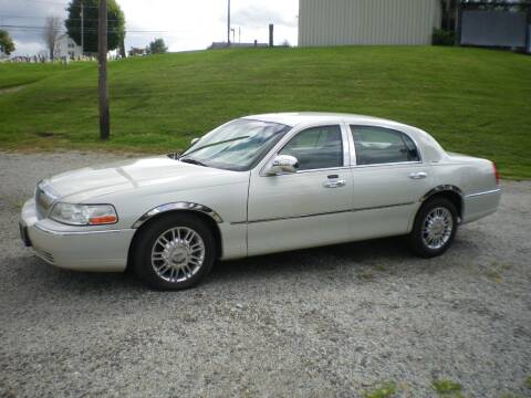 2006 Lincoln Town Car for sale at Starrs Used Cars Inc in Barnesville OH