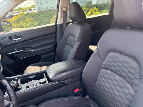 2022 Nissan Pathfinder SV