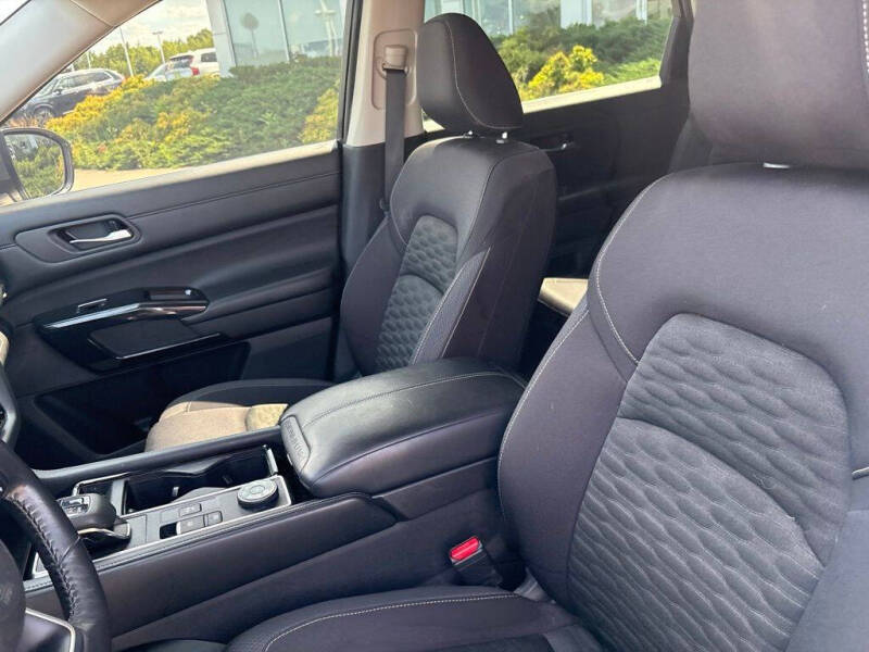 2022 Nissan Pathfinder SV