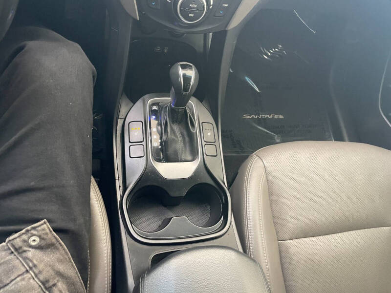 2017 Hyundai Santa Fe SE