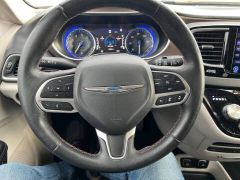 2017 Chrysler Pacifica Touring-L Plus
