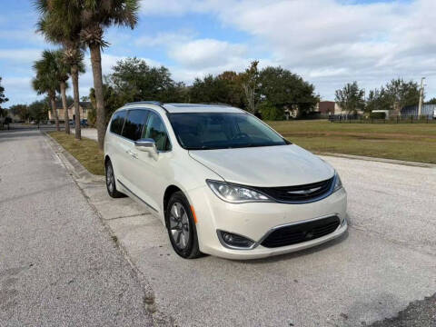 2017 Chrysler Pacifica Hybrid Platinum