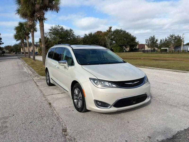 2017 Chrysler Pacifica Hybrid Platinum