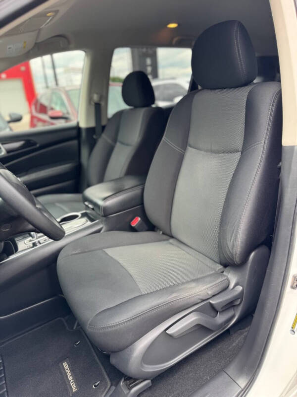 2019 Nissan Pathfinder S