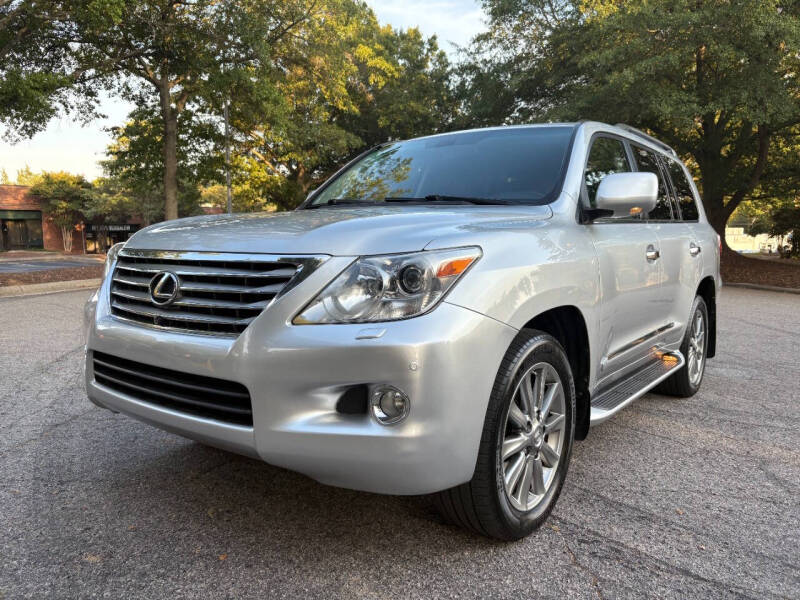 2010 Lexus LX 570's photo