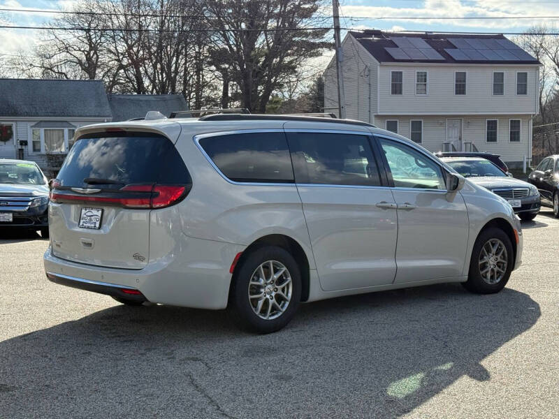 2021 Chrysler Pacifica Touring photo 7