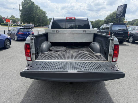 2017 RAM 1500 SLT