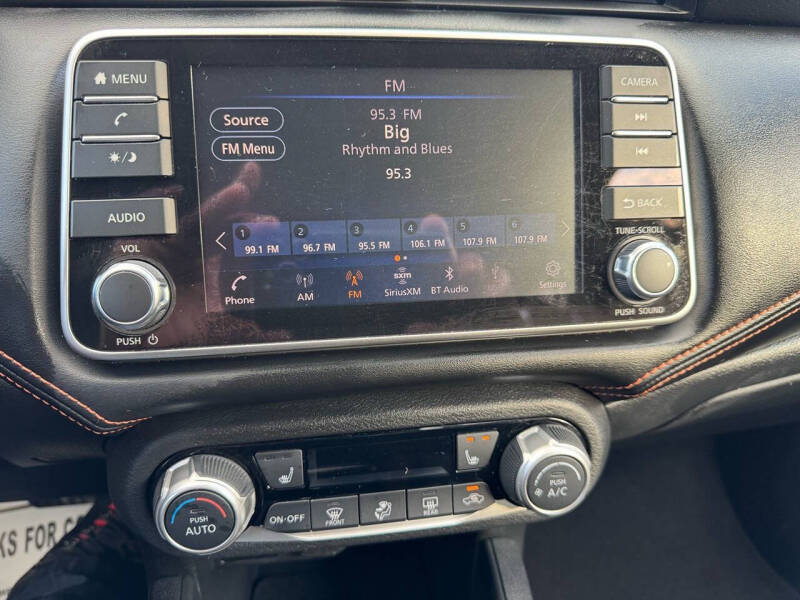 2022 Nissan Versa SR