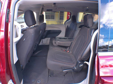 2017 Chrysler Pacifica Touring-L