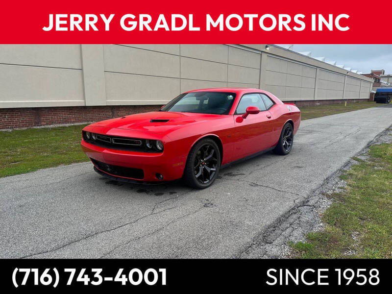 2015 Dodge Challenger R/T's photo